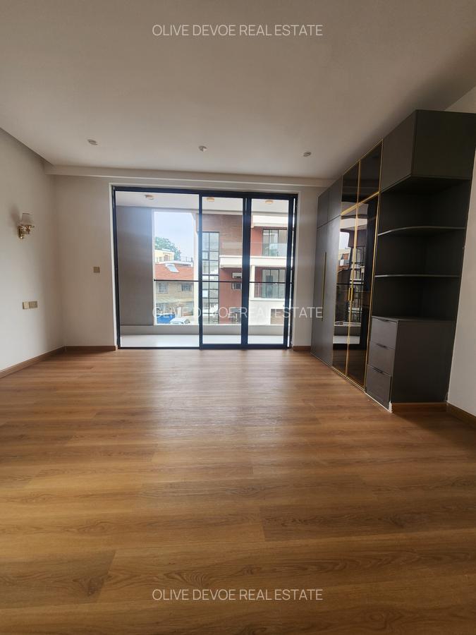 5 Bed Townhouse with En Suite in Lavington - 12