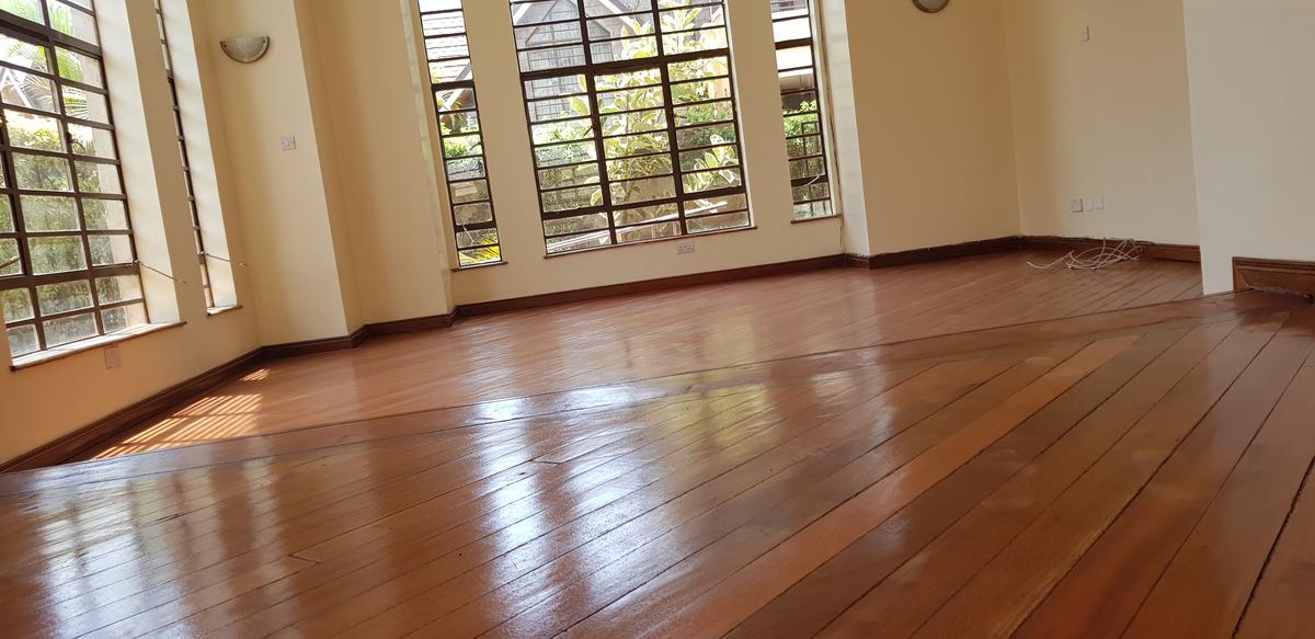 5 Bed Townhouse with En Suite at Kabasiran Road - 7