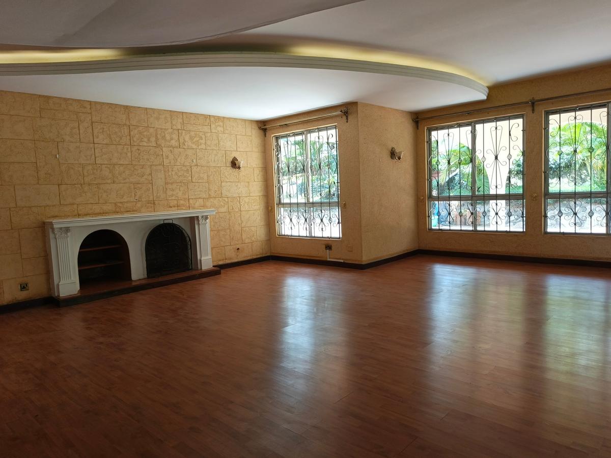 4 Bed House with En Suite in Nyari - 2