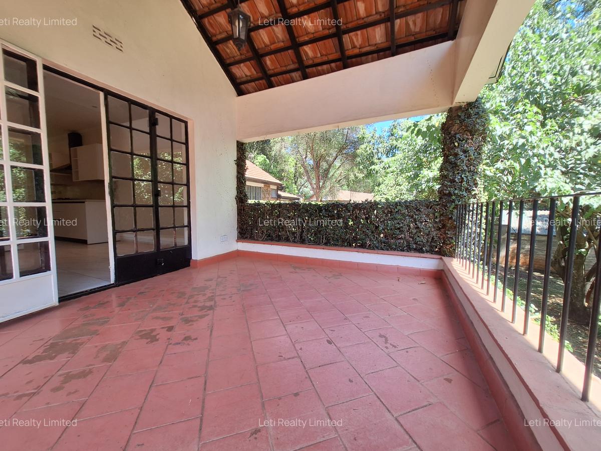 4 Bed House with En Suite in Lavington - 2