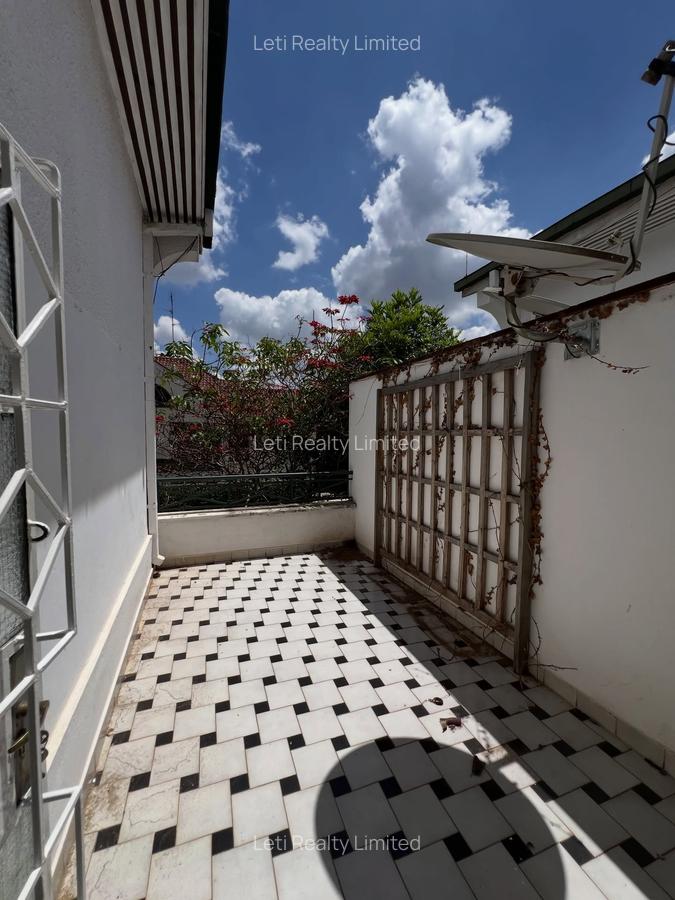4 Bed Townhouse with En Suite in Lavington - 16