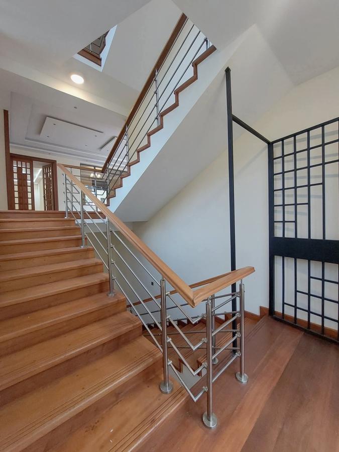 7 Bed Townhouse with En Suite in Nyari - 10