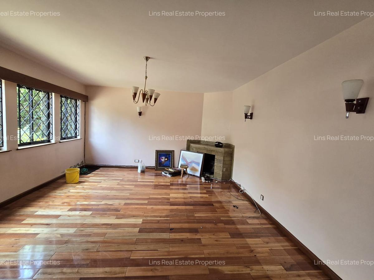 5 Bed Townhouse with En Suite in Lavington - 12