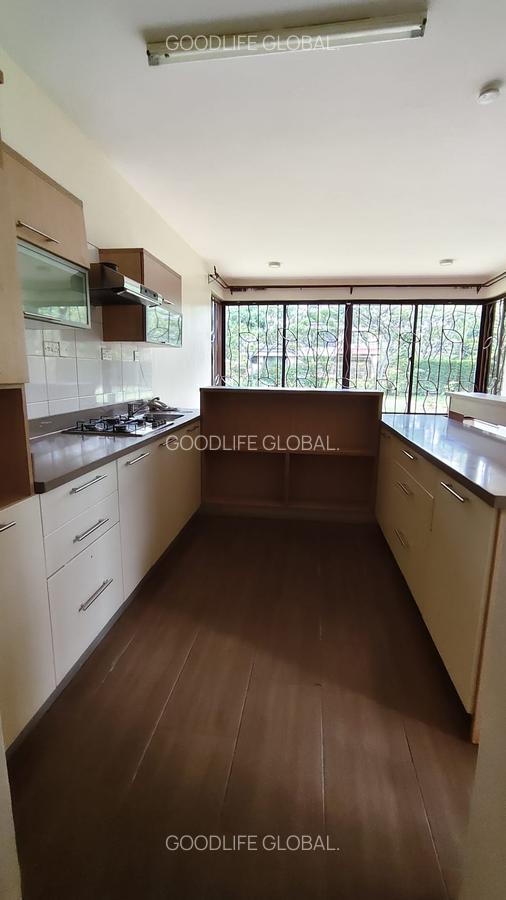 4 Bed House with En Suite at Ridgeways - 6