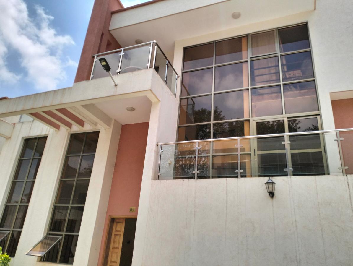 5 bed townhouse with en suite in lavington