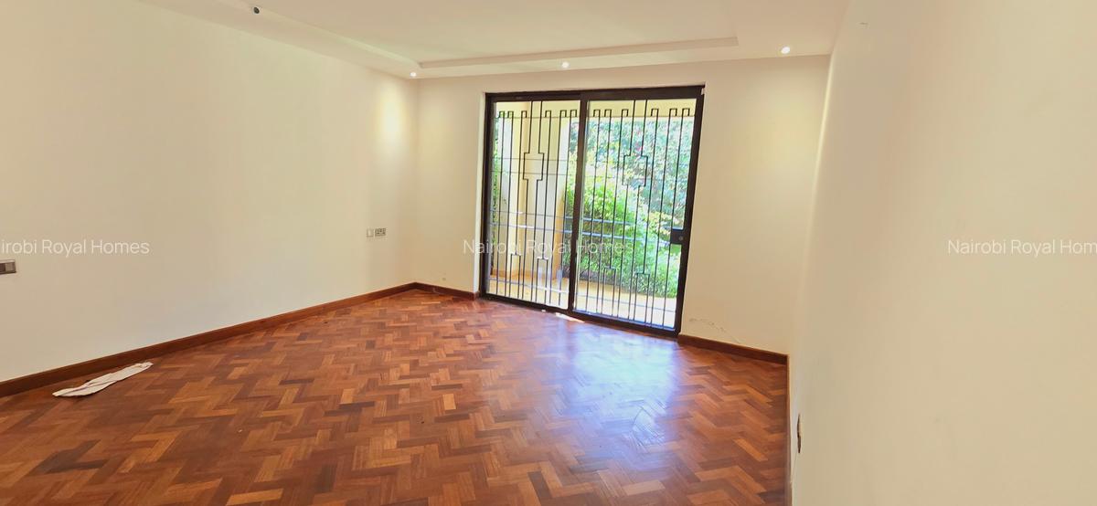 6 Bed Townhouse with En Suite at Lavington Green - 4