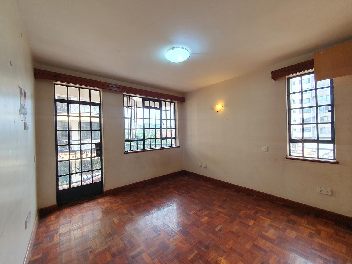 3 Bed Apartment with En Suite in Parklands - 19