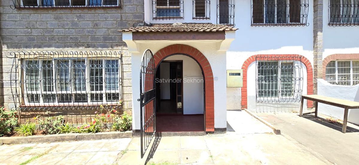 4 Bed Townhouse with En Suite at Ole Odume Road - 6