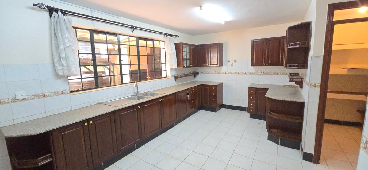 5 Bed Townhouse with En Suite at Kabasiran Avenue - 5
