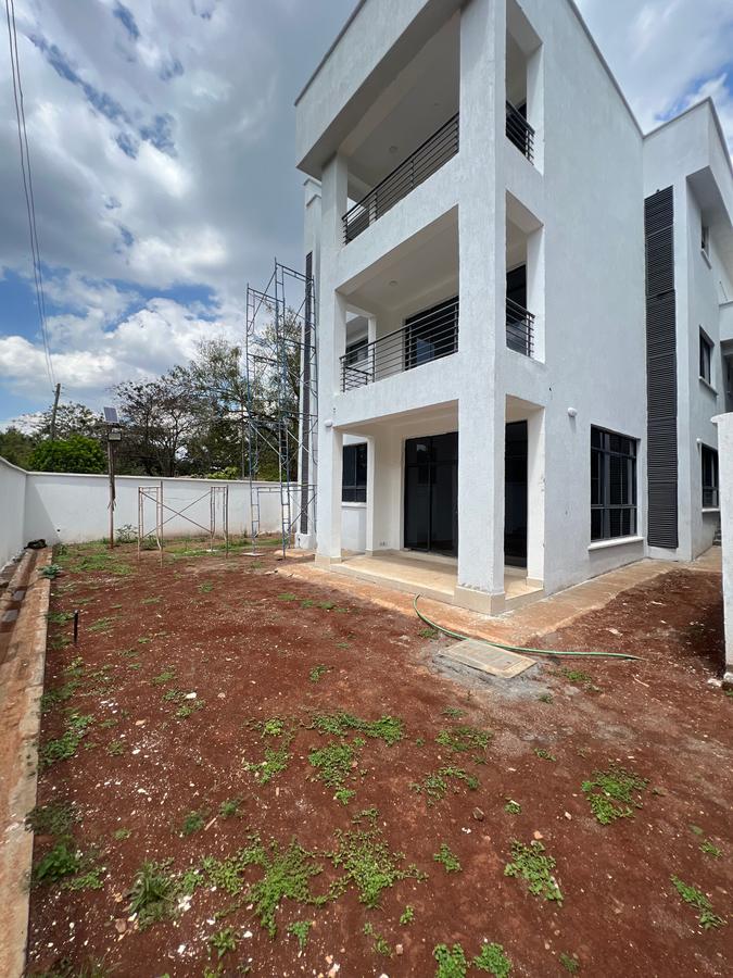 4 Bed Townhouse with En Suite at Lavington - 18