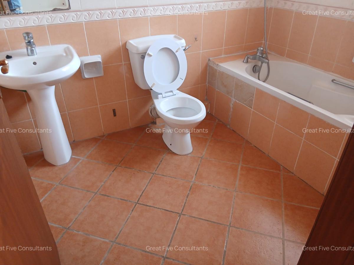 5 Bed Villa with En Suite in Runda - 14