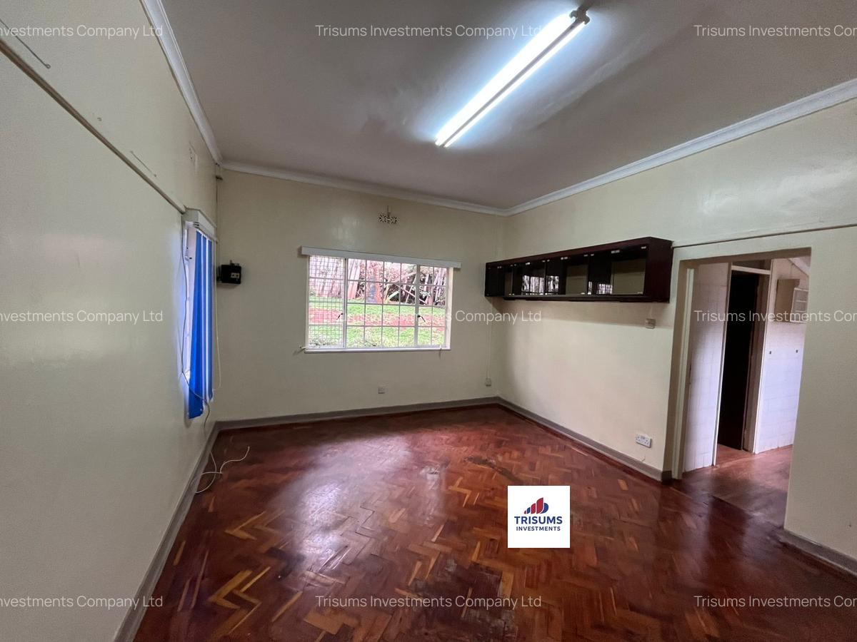 3,000 ft² Commercial Property with Service Charge Included at Pqpq+5Mc - 10