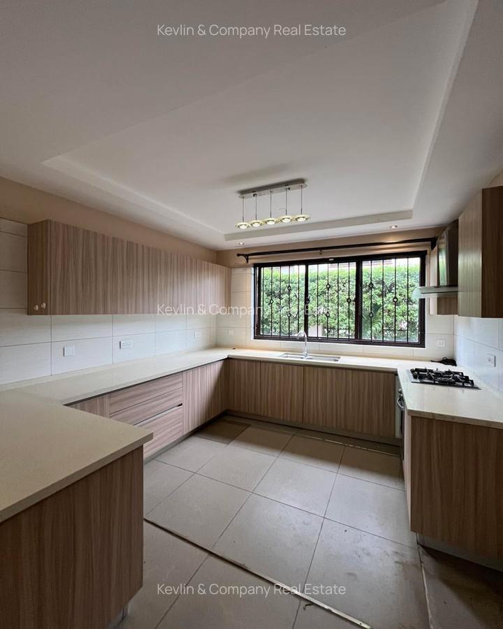 4 Bed Villa with En Suite in Lavington - 3