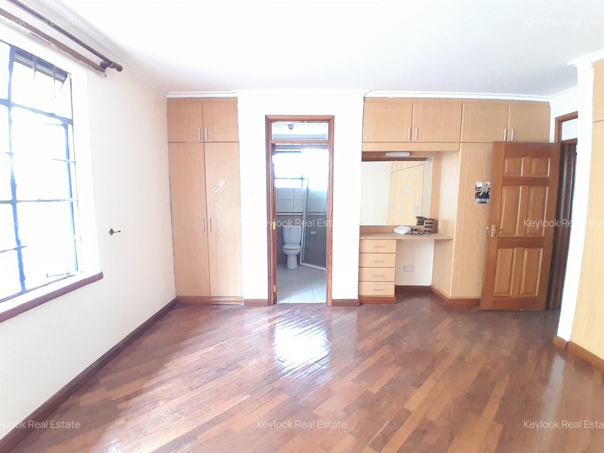 4 Bed Townhouse with En Suite at Lavington - 6