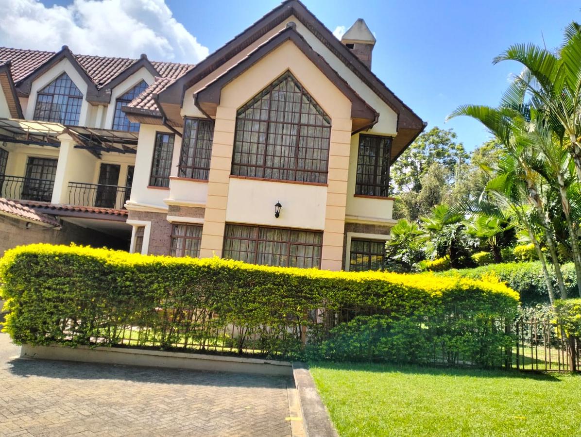 5 Bed Townhouse with En Suite at Lavington - 1