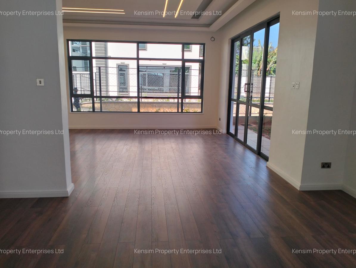 5 Bed Townhouse with En Suite in Lavington - 6