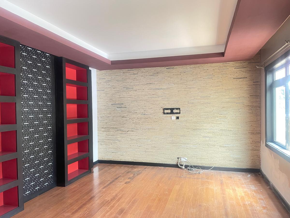 5 Bed Townhouse with En Suite in Lavington - 10
