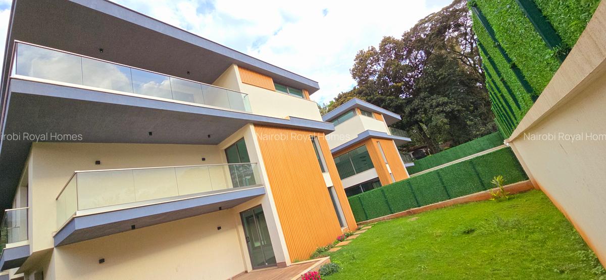 5 Bed House with En Suite at Lavington Road - 1