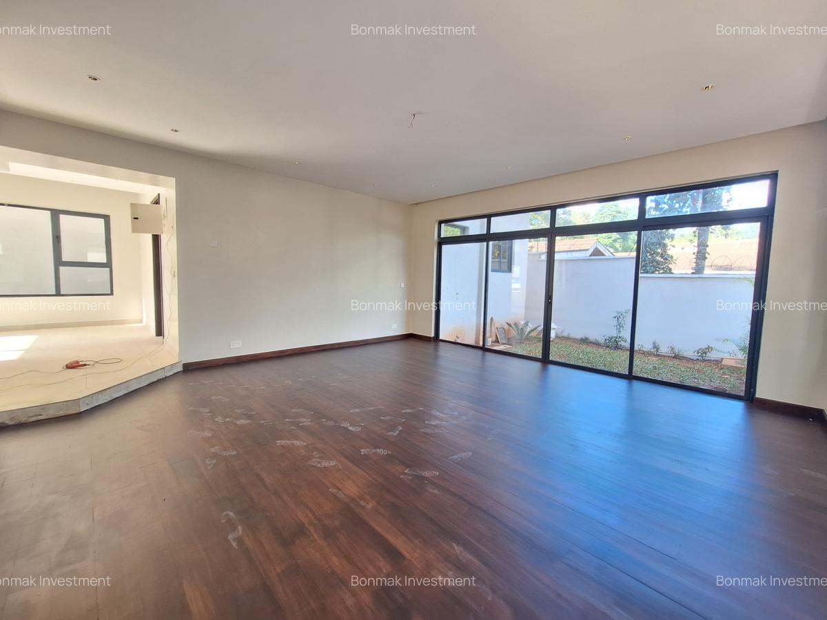 5 Bed Townhouse with En Suite at Lavington Green - 4