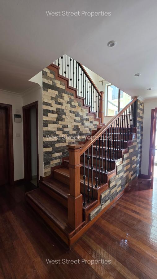 5 Bed Villa with En Suite at Lavington - 8