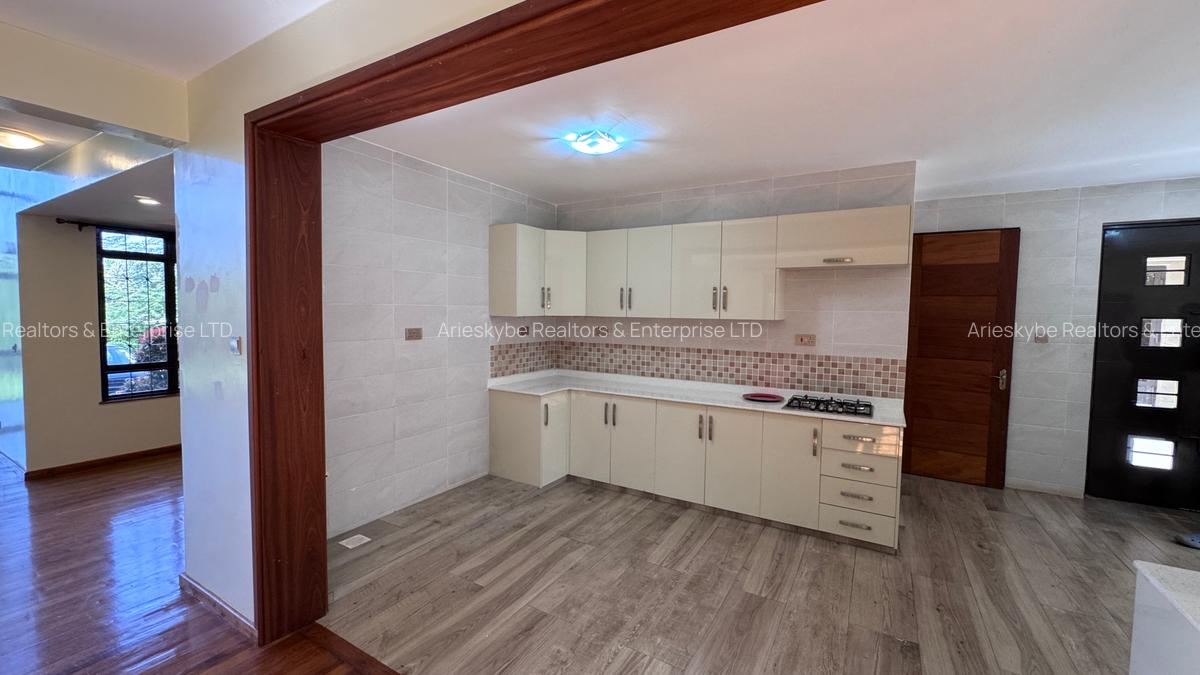 5 Bed Villa with En Suite in Runda - 8