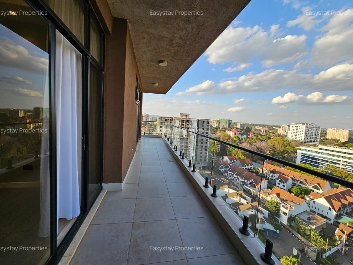 3 Bed Apartment with En Suite in Brookside - 1