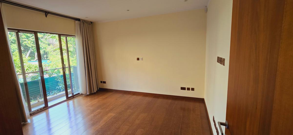 5 Bed Townhouse with En Suite at Lavington Mall - 12