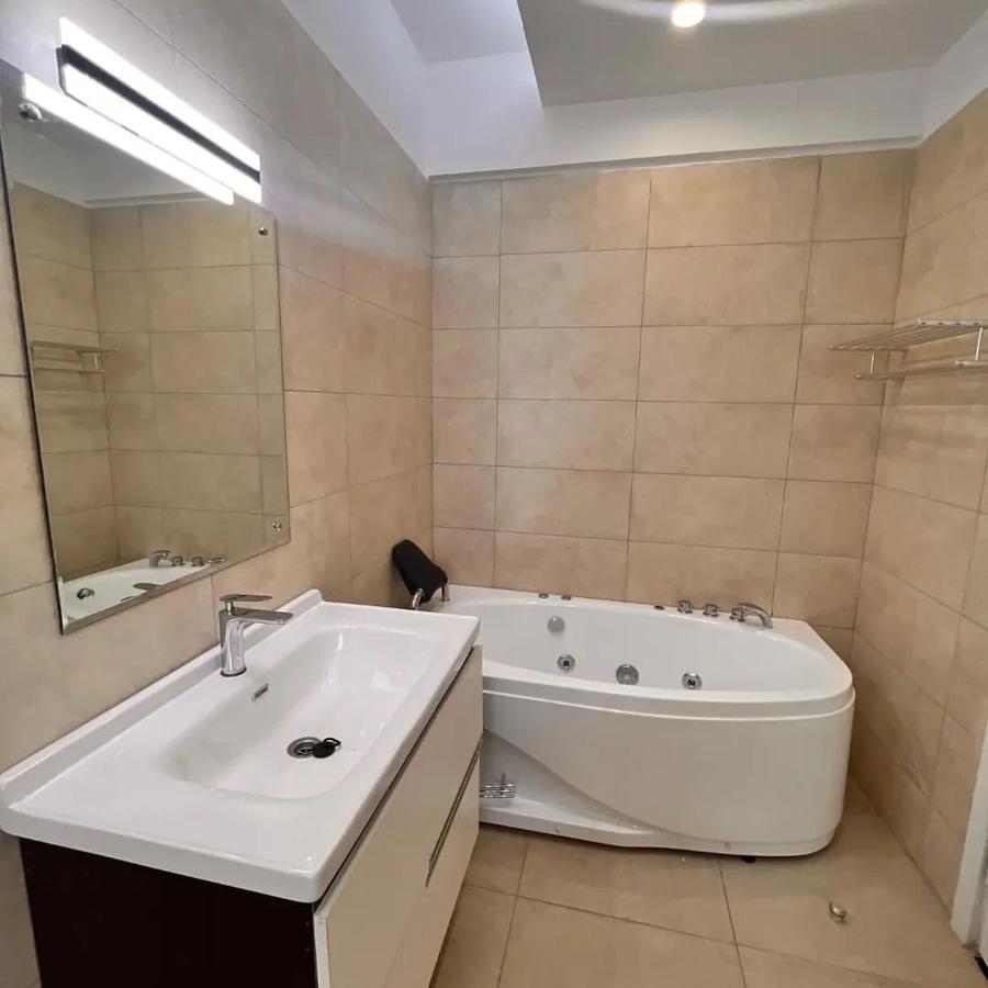 3 Bed Apartment with En Suite at Hatheru Road - 8