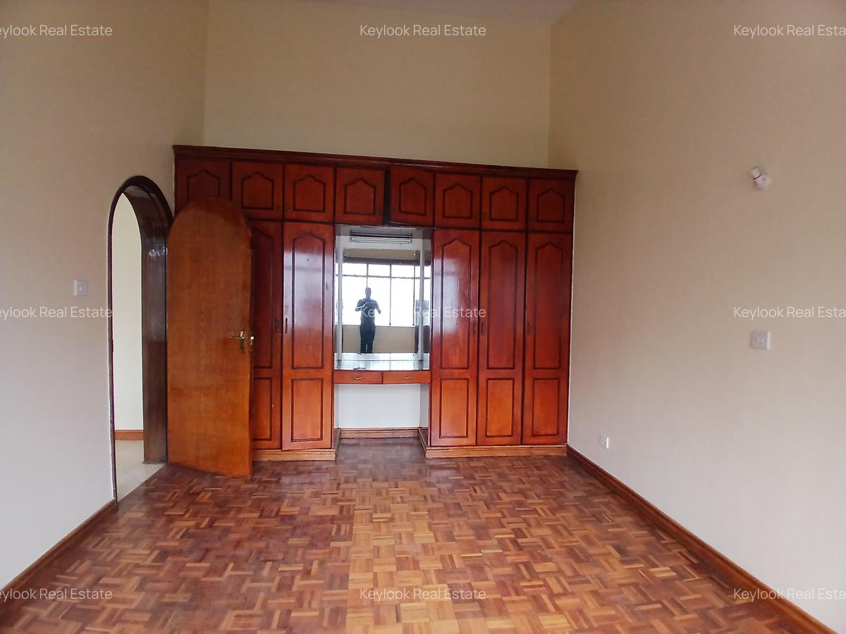 5 Bed Townhouse with En Suite at Riverside Garden - 5