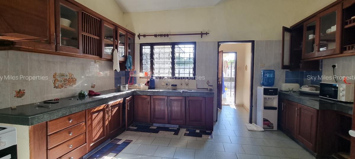 4 Bed Villa with En Suite at Pride Inn - 7