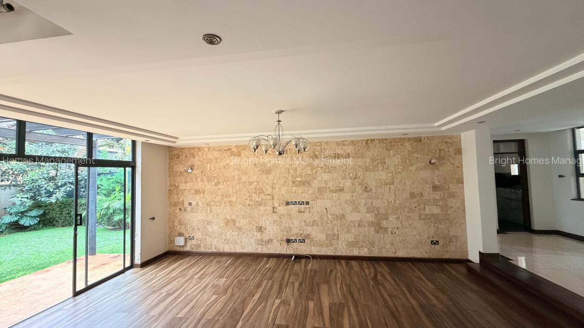 5 Bed Townhouse with En Suite in Lavington - 3