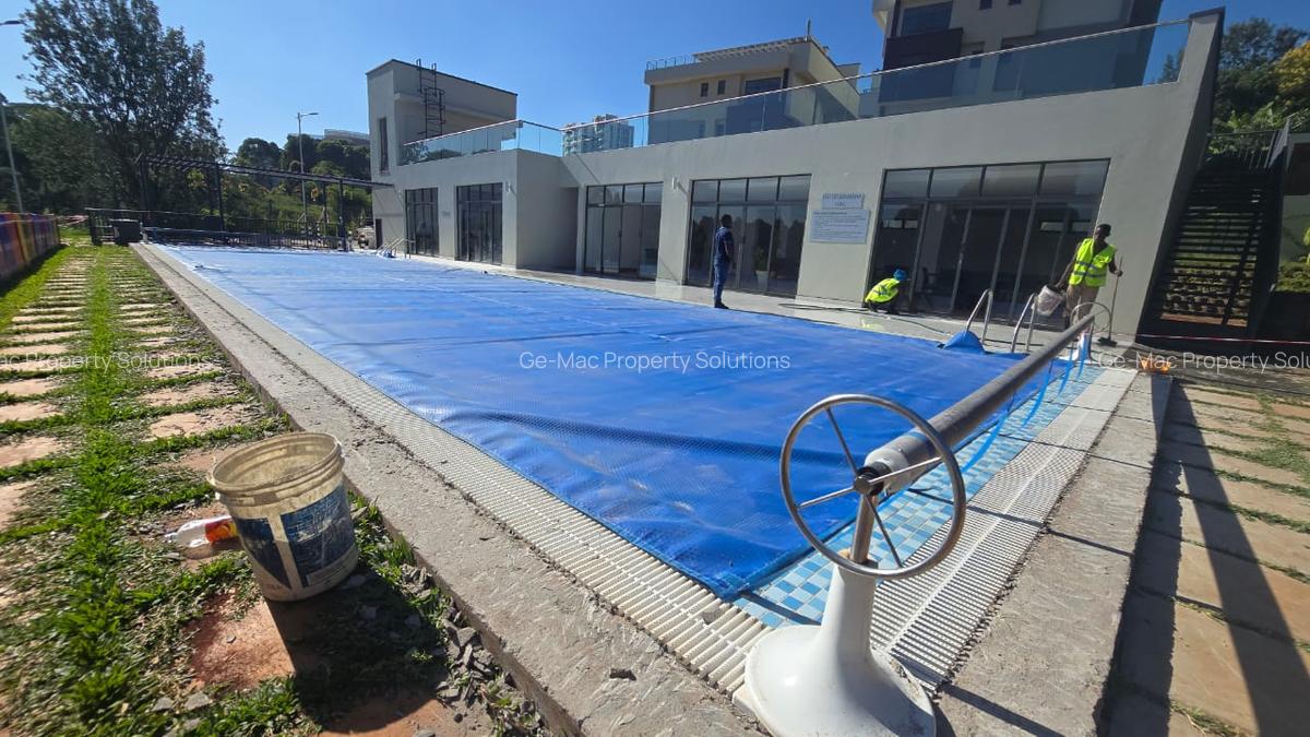 4 Bed Apartment with En Suite in Rosslyn - 4