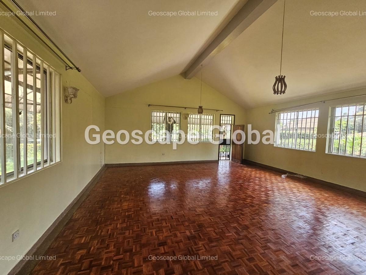 5 Bed House with En Suite in Nyari - 11