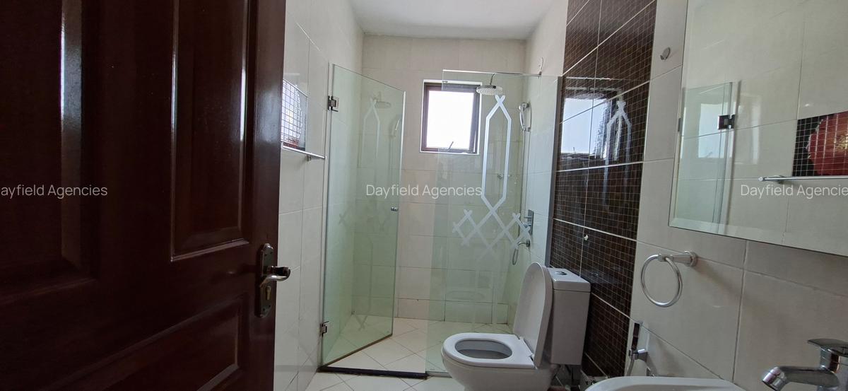 4 Bed House with En Suite at Grevillea Grove - 9