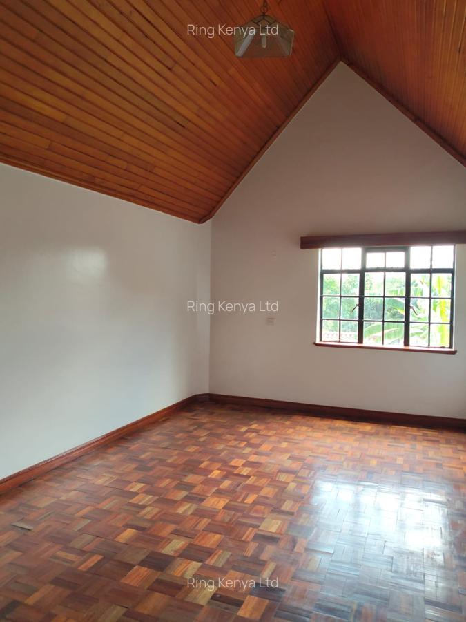 5 Bed House with En Suite in Lavington - 14