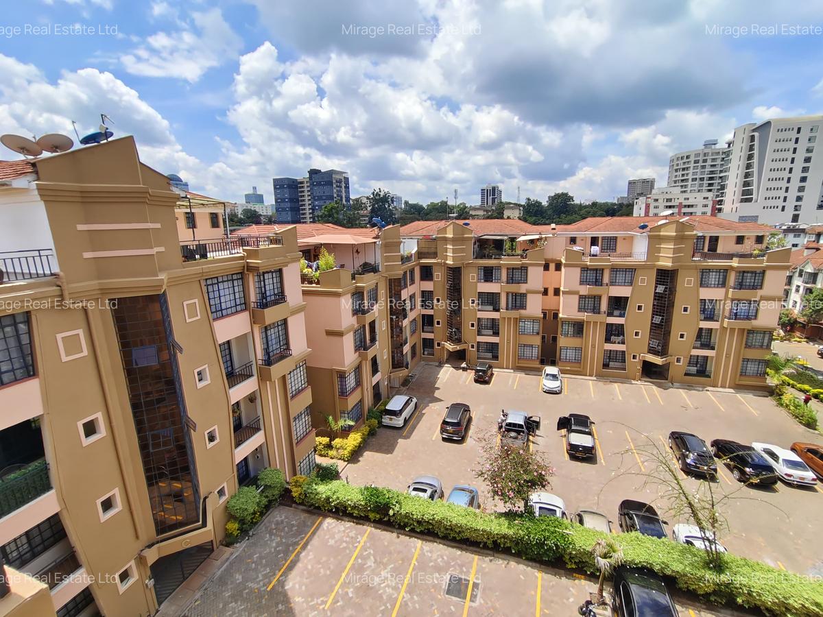 3 Bed Apartment with En Suite in Riverside - 17