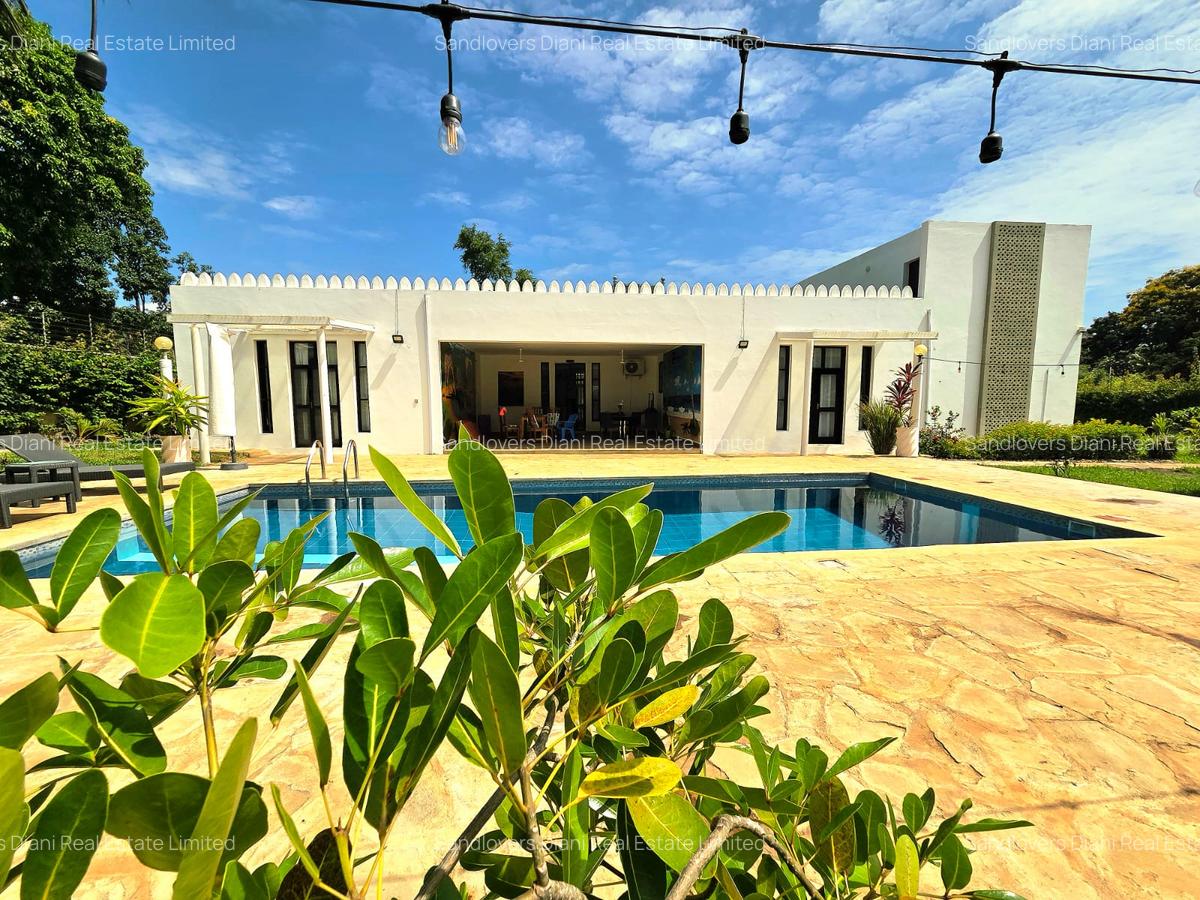 3 Bed Villa with En Suite in Diani - 1