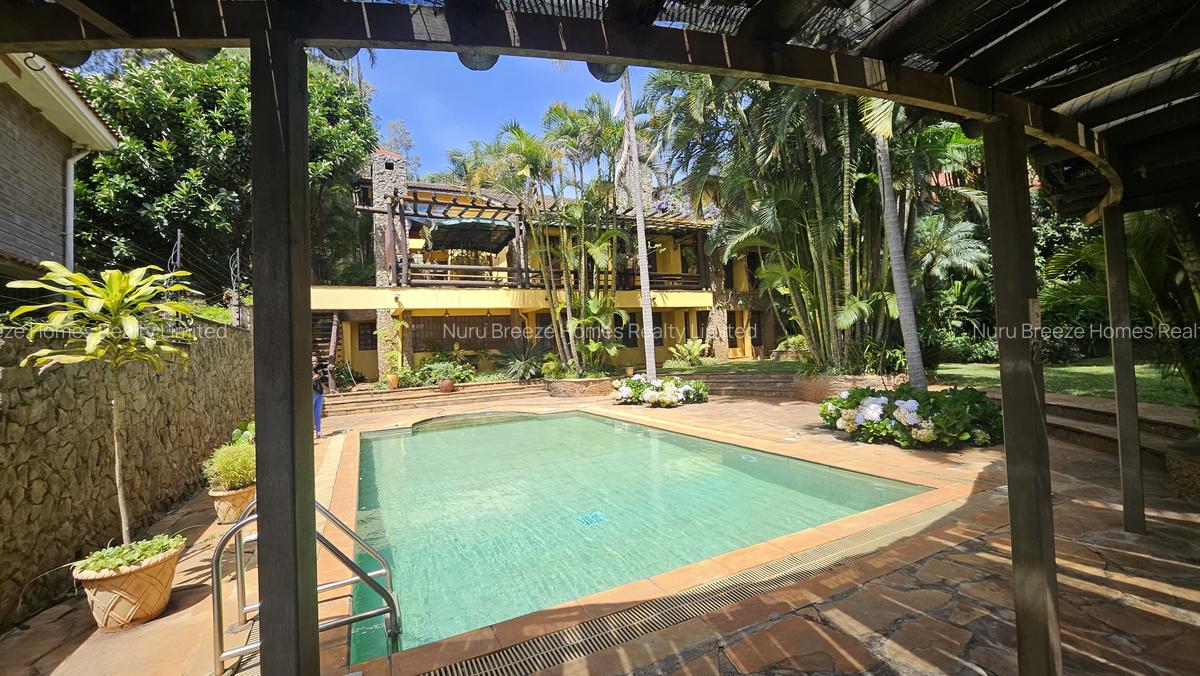 6 Bed House with En Suite in Runda - 1