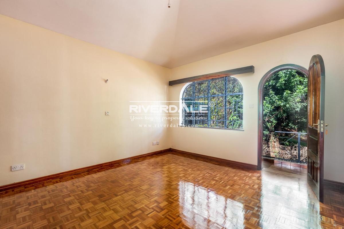 5 Bed Townhouse with En Suite in Riverside - 12