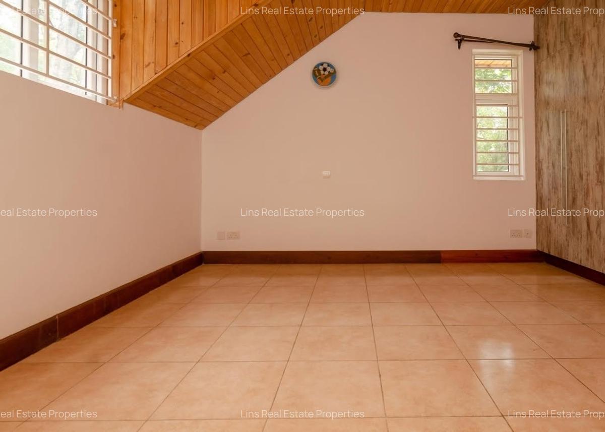 5 Bed Townhouse with En Suite in Rosslyn - 4