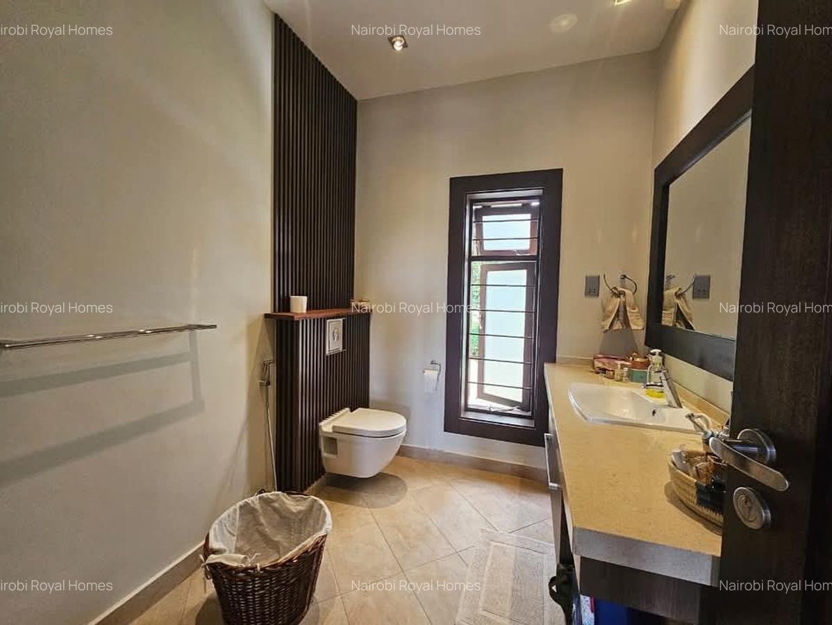 9 Bed House with En Suite at Lavington Green - 12