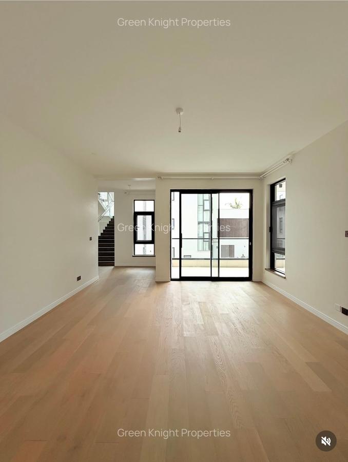 5 Bed House with En Suite in Lavington - 13