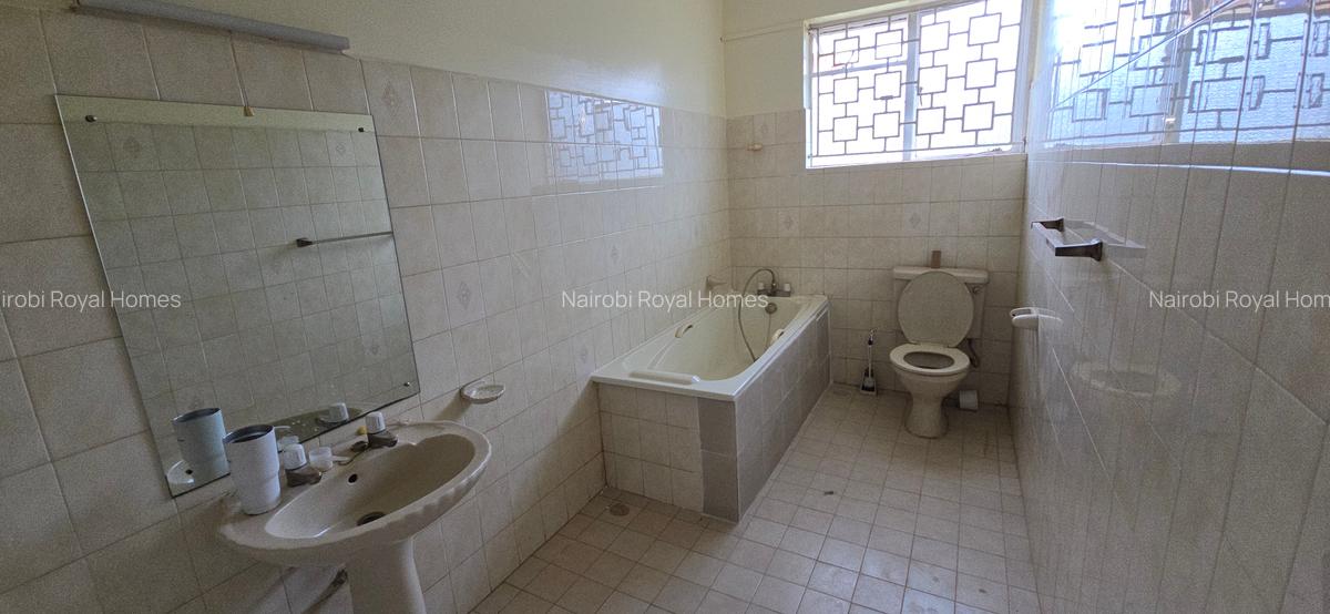 5 Bed Townhouse with En Suite at Lavington Road - 14