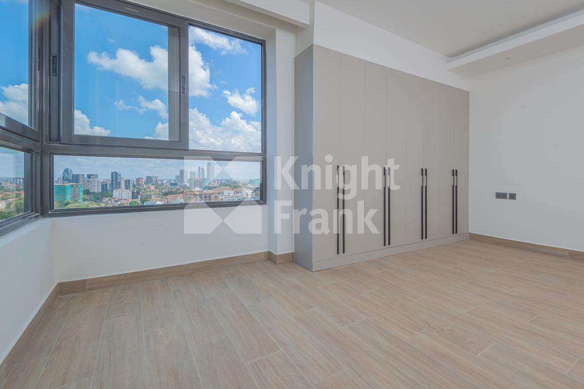 3 Bed Apartment with En Suite at Riverside Drive - 7