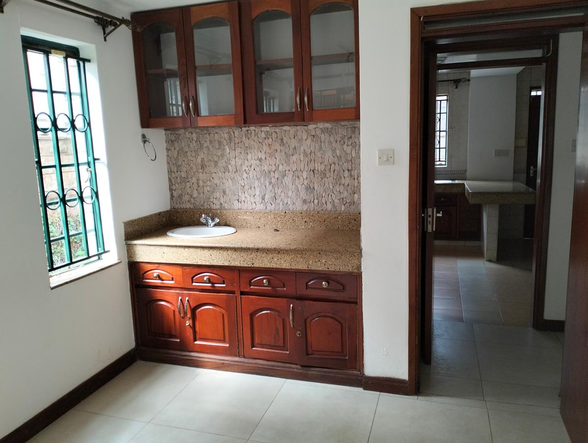 4 Bed Townhouse with En Suite in Lavington - 5