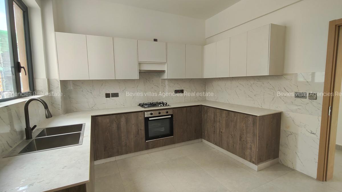 3 Bed Apartment with En Suite at Brookside - 6