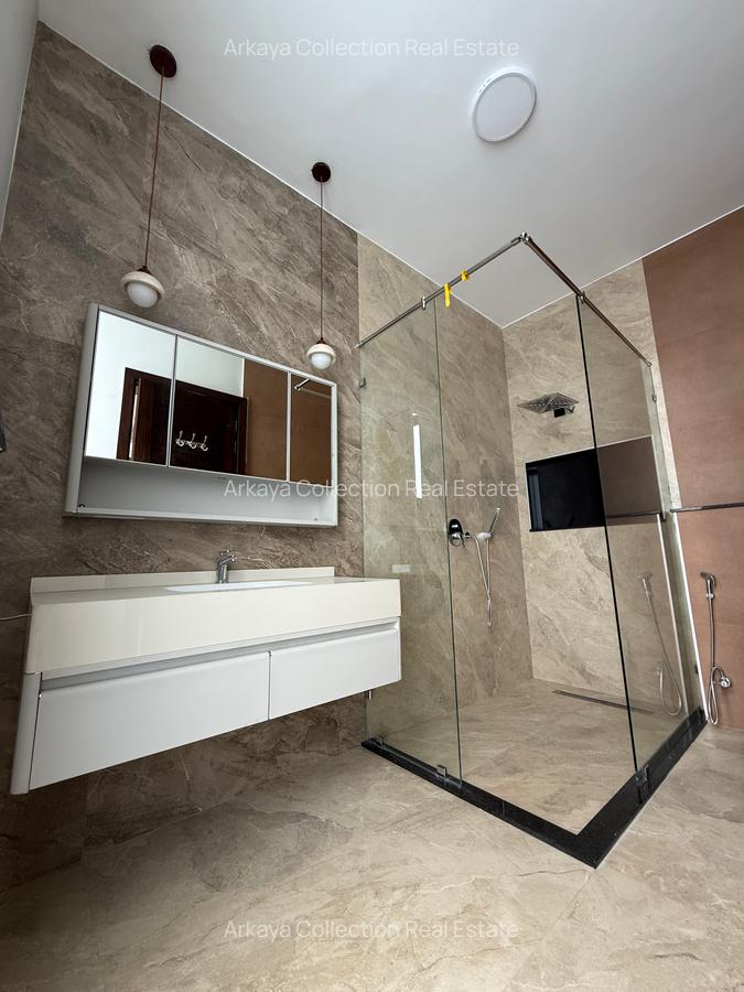 5 Bed House with En Suite in Nyari - 8