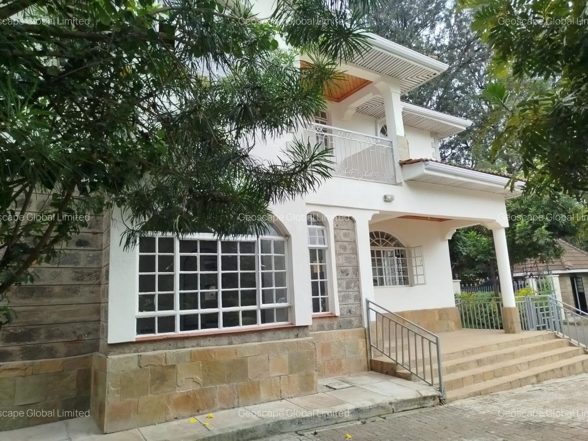 5 Bed House with En Suite in Lavington - 15