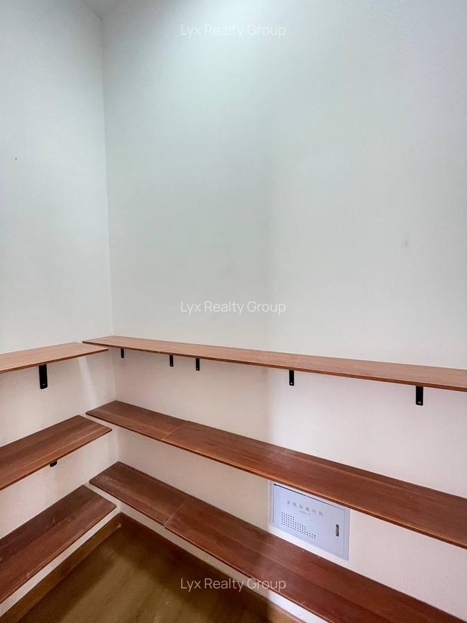 5 Bed Villa with En Suite in Lavington - 18