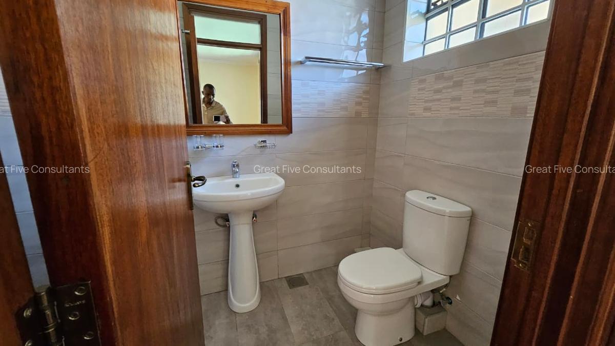 5 Bed Villa with En Suite in Runda - 18